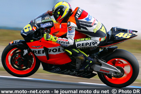 Valentino Rossi sur la RC211V de 2003 - L'électronique en MotoGP : Ezpeleta laisse la décision aux pilotes