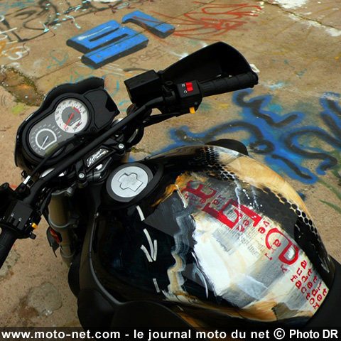 Customisation en direct au Salon 1000 Roues de Villefranche