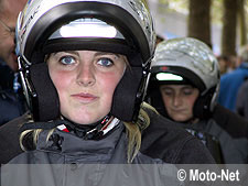 6 garçons et 2 filles âgés de 14 à 16 ans...