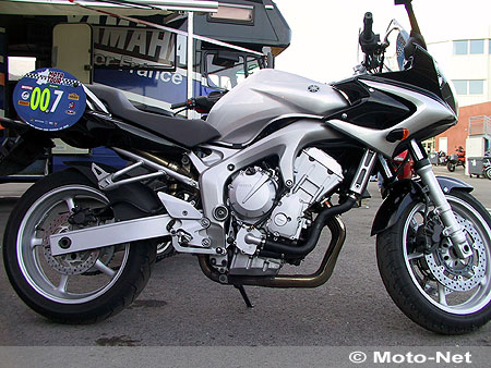 Essai de la nouvelle Yamaha FZ6 Fazer 2004 sur la route du Moto Tour