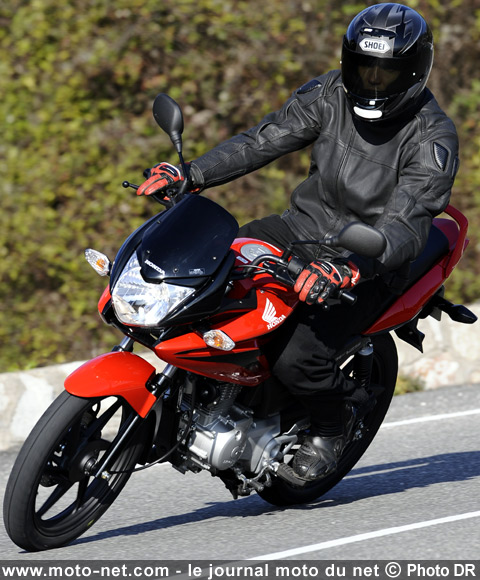 Essai Honda CBF 125 : Honda réinvestit le low-cost avec la CBF 125