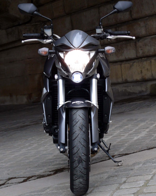 Face à face Honda CB 1000 R - Yamaha FZ1 : duel chez les 1000 !