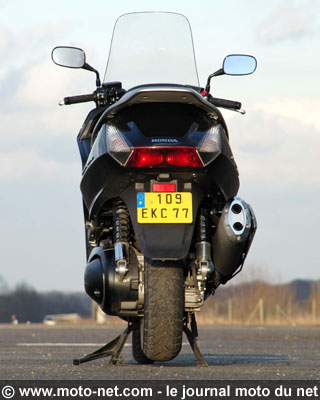 Essai comparatif maxiscooters Honda Silverwing 600 et Suzuki Burgman 650