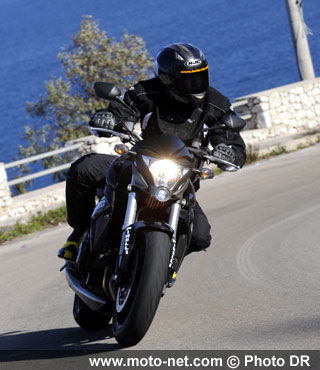 Balade et arsouille : le nouveau pneu moto Pirelli 'Angel ST affiche sa polyvalence !