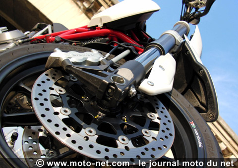  Ducati Hypermotard - Face à face Dorsoduro / Hypermotard : deux italiennes bien dévergondées !