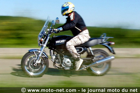 Face à face GT 1000 Touring / Nouvelle Bonneville : un oeil dans le rétro