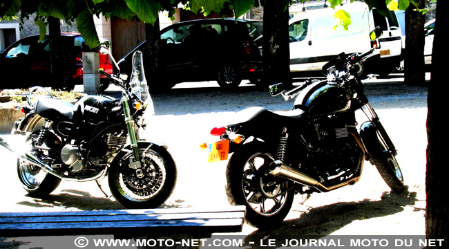 Face à face GT 1000 Touring / Nouvelle Bonneville : un oeil dans le rétro