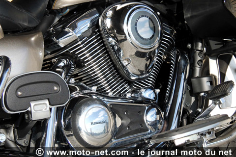 Face à Face Kawasaki VN 1700 Voyager / Triumph Rocket III Touring : 4 000 cc pour les vacances !