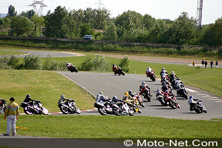 Le Team Moto-Net à Carole pour la deuxième manche du Challenge des Monos