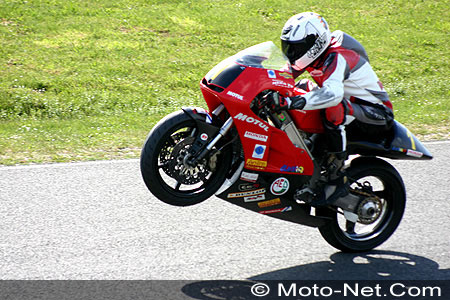 Le Team Moto-Net à Carole pour la deuxième manche du Challenge des Monos