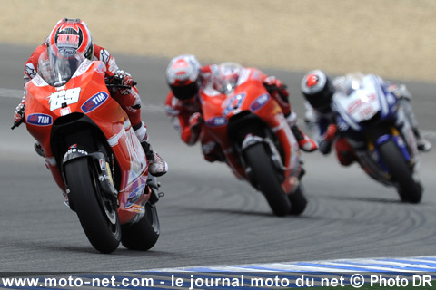 Stoner se débarrasse de Lorenzo et se colle dans l'échappement de la Ducati de son coéquipier, le revenant Nicky Hayden