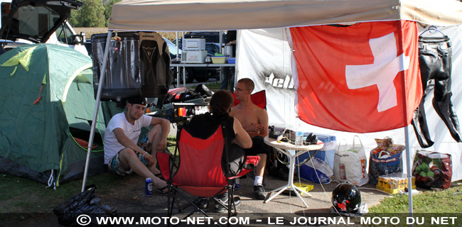 Sébastien Julliard (KTM Duke n°208) et Christophe Della Blanca (Honda 500 CB n°215)