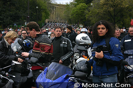 Les motards enterrent les feux de jour