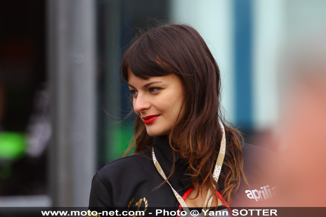 Galerie photos WSBK Magny-Cours 2013 : umbrella girls
