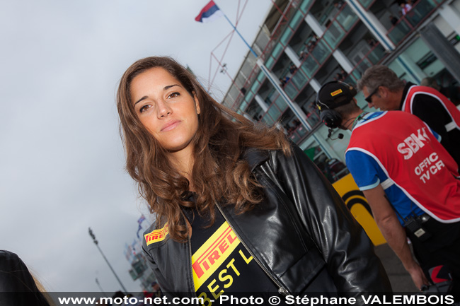 Galerie photos WSBK Magny-Cours 2013 : umbrella girls