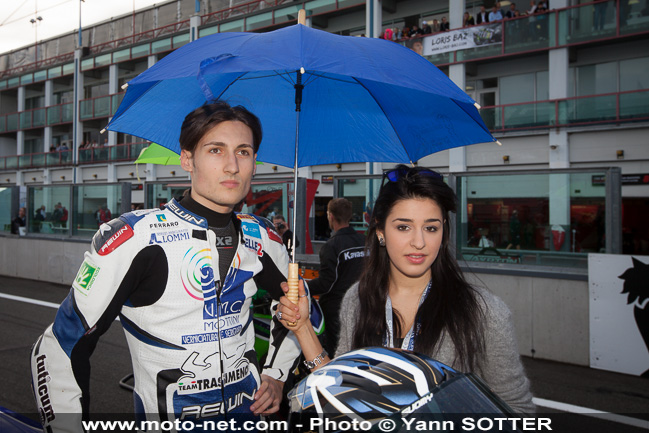 Galerie photos WSBK Magny-Cours 2013 : umbrella girls