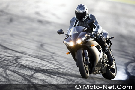  NOUVELLE YAMAHA YZF R1 2006 : le monstre se dédouble