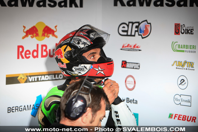 WSBK France - Galerie photo : stands et umbrella girls à Magny-Cours