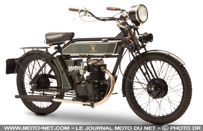La moto Sterling de Black Douglas s'apprête à traverser l'Europe