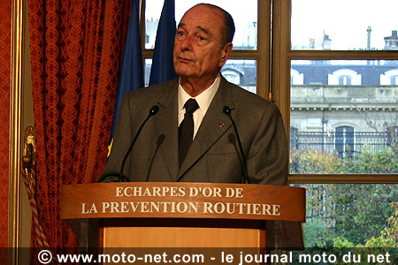 Echarpes d'Or de la Prévention routière : Jacques Chirac récompense la ville de Montaigu pour son action en faveur de la sécurité des deux-roues