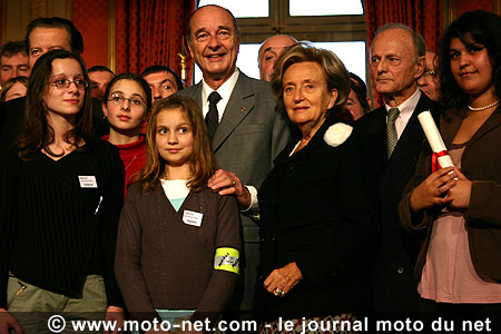 Echarpes d'Or de la Prévention routière : Jacques Chirac récompense la ville de Montaigu pour son action en faveur de la sécurité des deux-roues