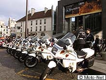 Presque plus de flics que de manifestants au départ de la Bastille...