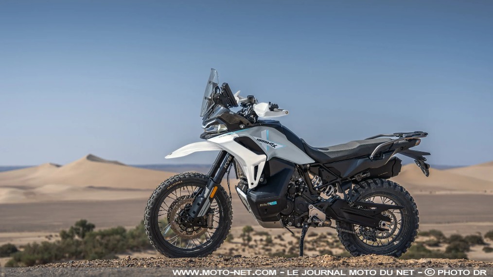 CFMoto sur la bonne piste avec son maxi-trail 1000MT-X 2026

La vague chinoise continue à déferler sur le marché moto avec une nouveauté 2026 particulièrement bien calibrée : la 1000MT-X de CFMoto, un trail bicylindre de 112 ch pour 222 kg à 10 599 euros. Seulement ?!
