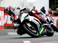 Tourist Trophy : Ian Hutchinson s'impose en Supersport et en Superstock