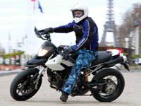 Ducati Hypermotard 796 : sacrément sexy, la p’tite soeur !