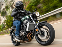 Essai XSR700 : Yamaha surfe la vague du néo rétro