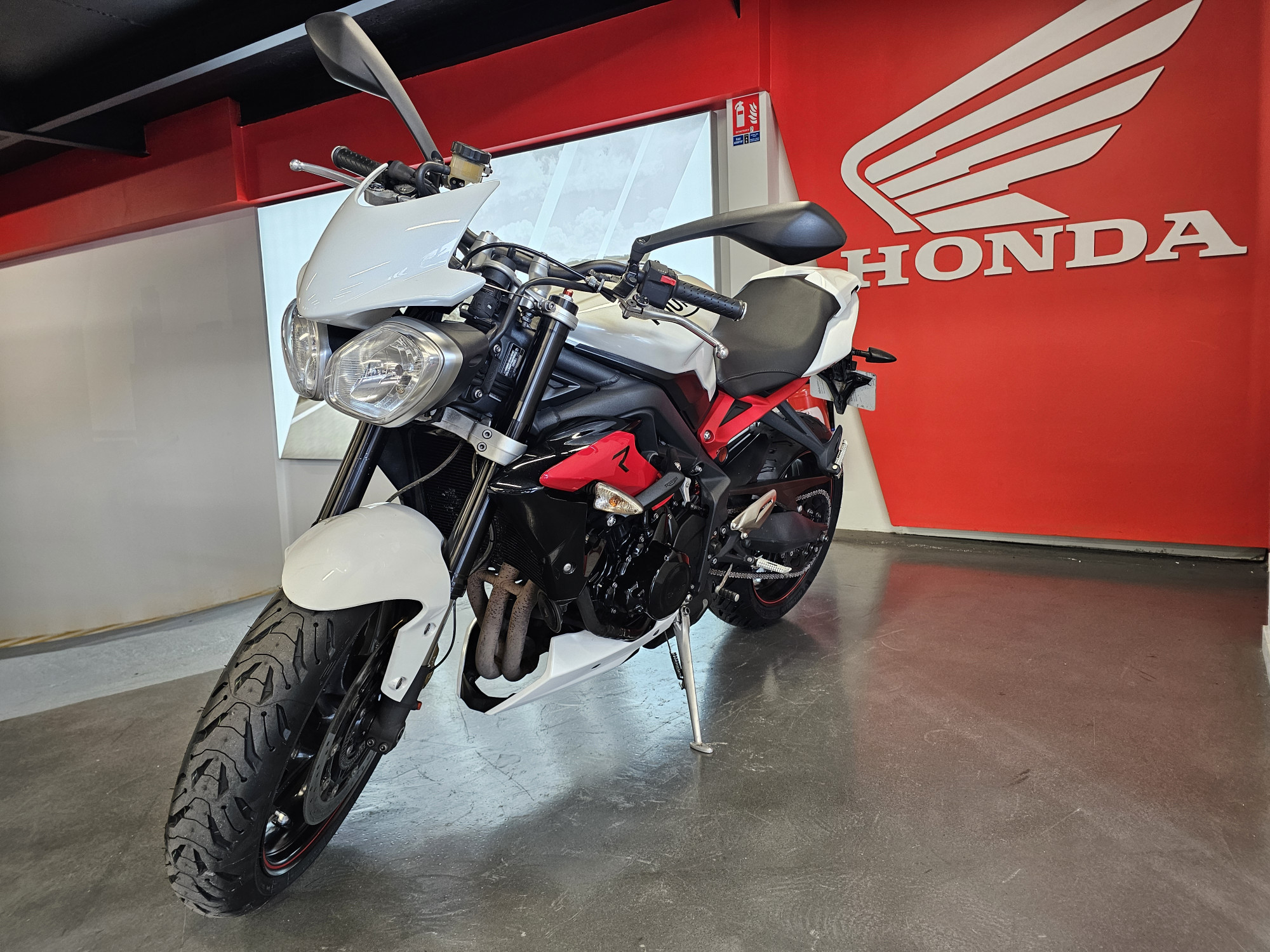 TRIUMPH 675 STREET TRIPLE 675 R