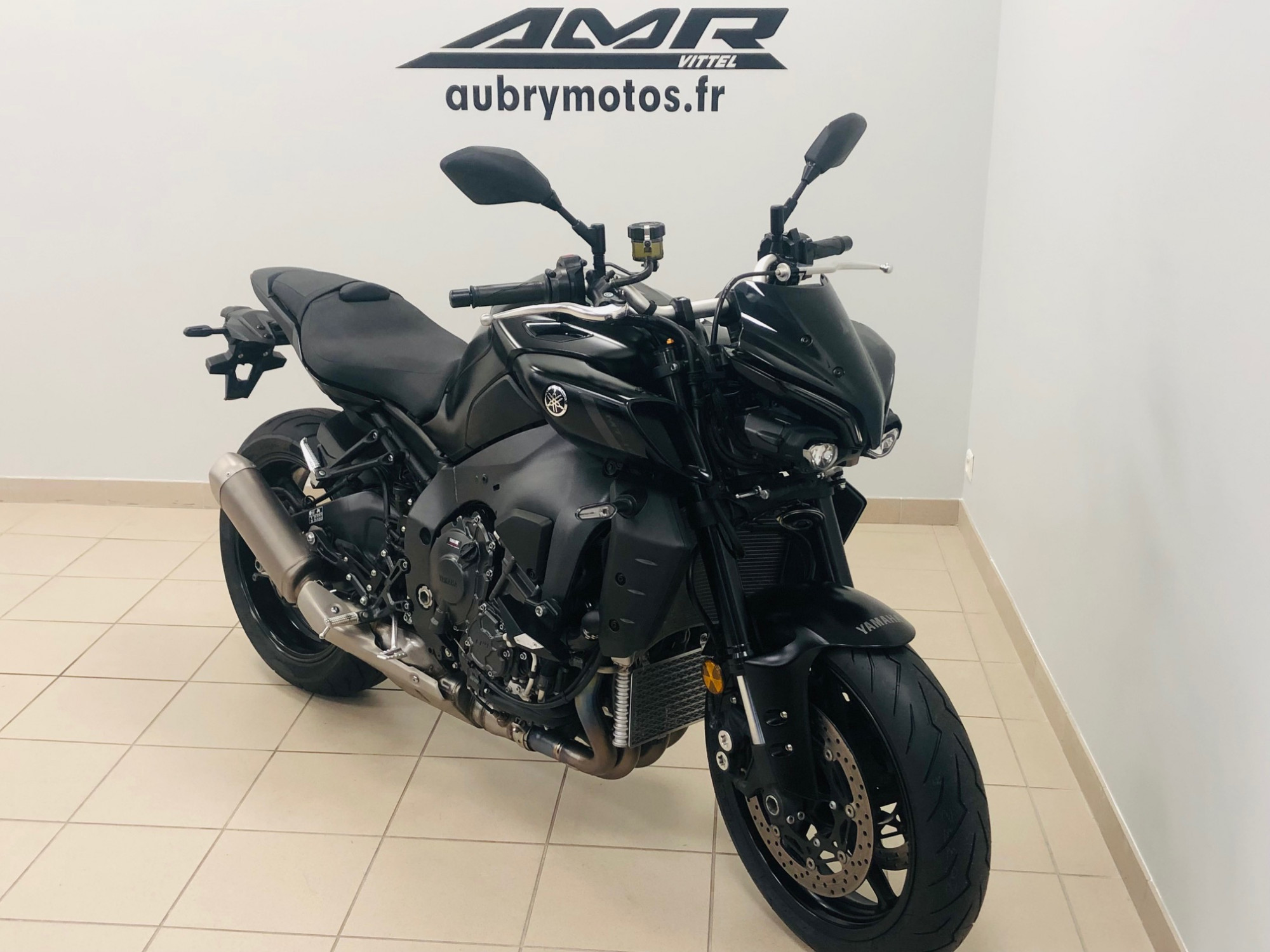 YAMAHA 1000 MT-10