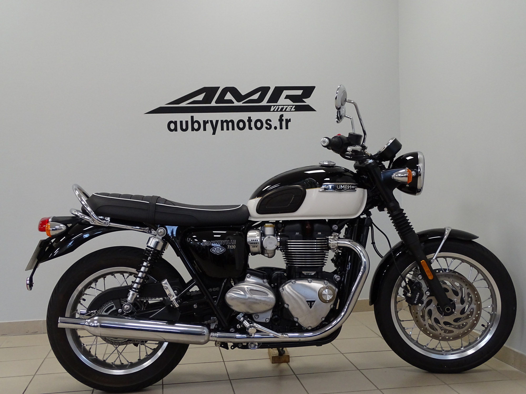 TRIUMPH 1200 BONNEVILLE T120 1200