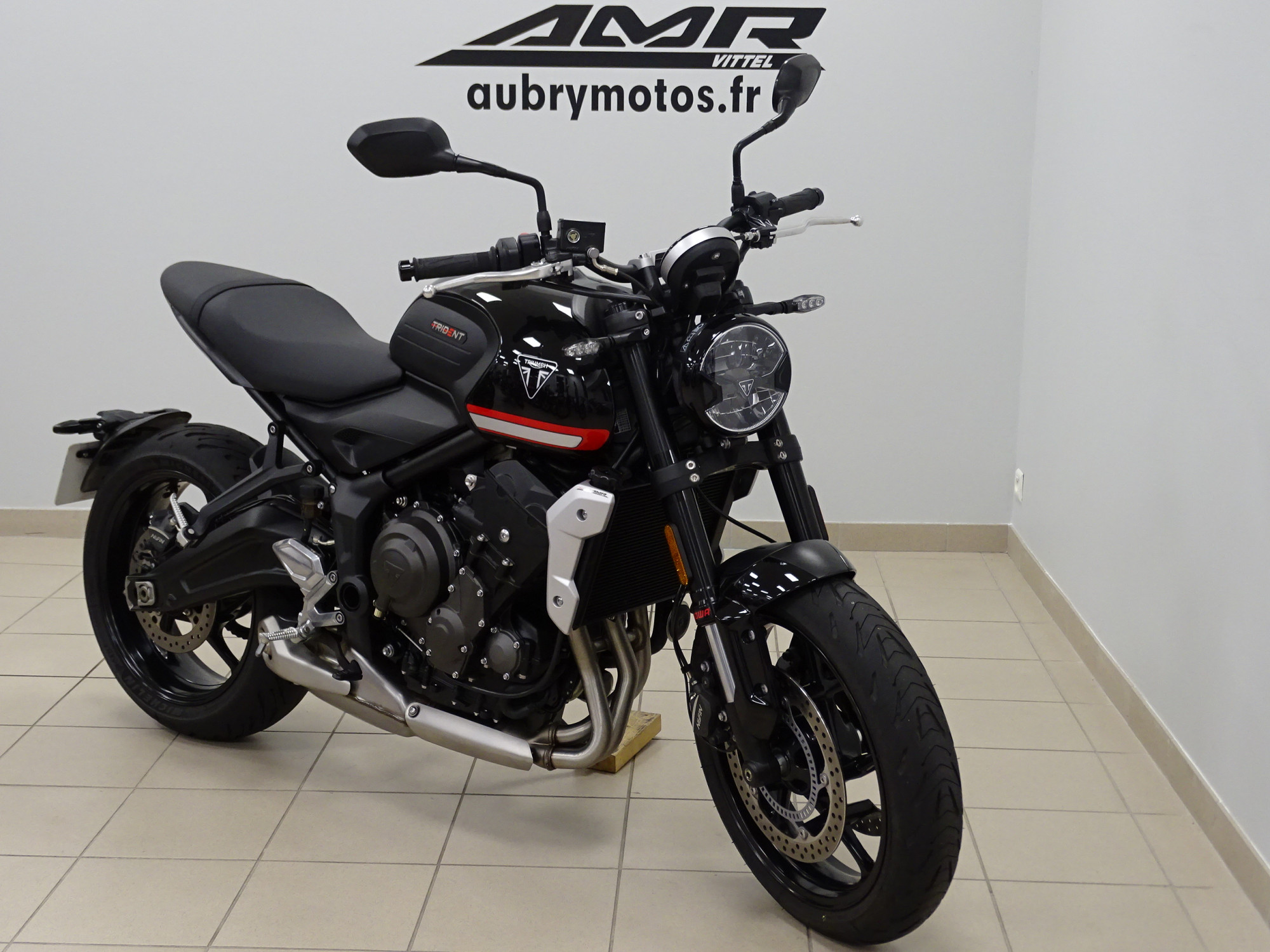 TRIUMPH 660 TRIDENT 660