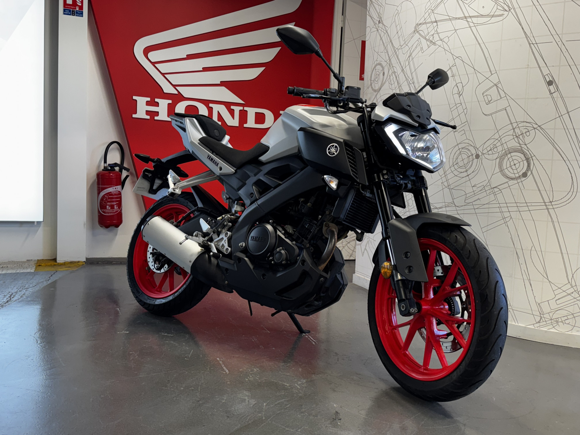 YAMAHA 125 MT-125