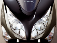 Honda peaufine ses deux maxis scooters pour 2011