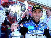 Hopkins remonte en World Superbike pour gagner