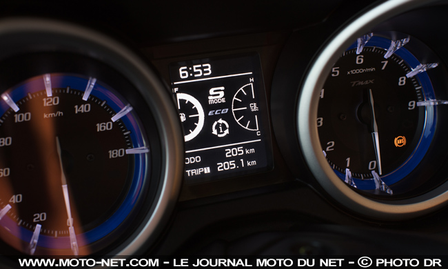 Essai Tmax 2017 SX et DX : Yamaha donne - vend ! - son maximum
