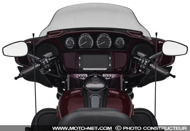  Harley Davidson Touring 2018 : CVO tout feu tout flamme ou Special sombre