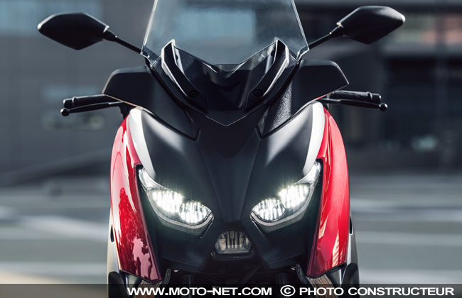 Nouveau Xmax 125 2018 : il a tout des grands 300 et 400 !