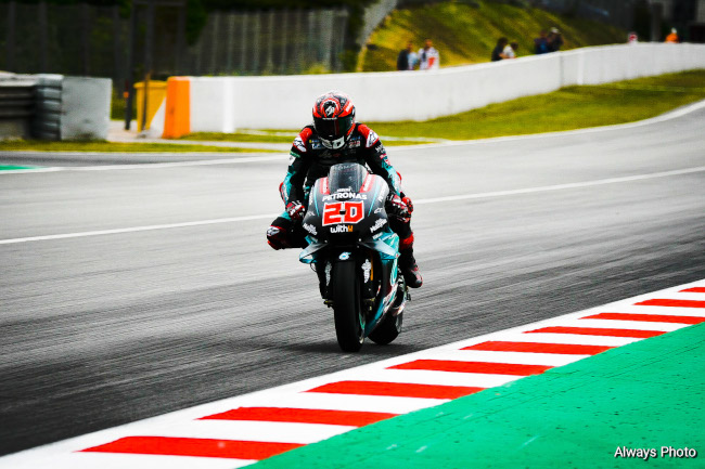 Quartararo talonne Marquez et domine Viñales aux essais FP1 du GP de Catalogne