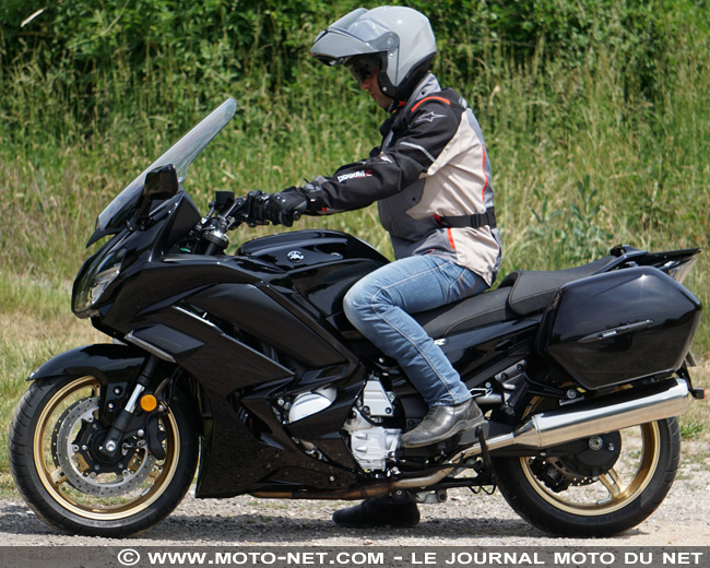 Duel Versys 1000 Vs FJR1300 : le maxitrail routier a tué le Sport GT ?