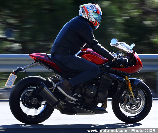  Essai Speed Triple RR : le maxiroasdter Triumph en Road Racer 
