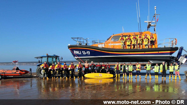 Deux motos de James Bond aux enchères pour les sauveteurs en mer